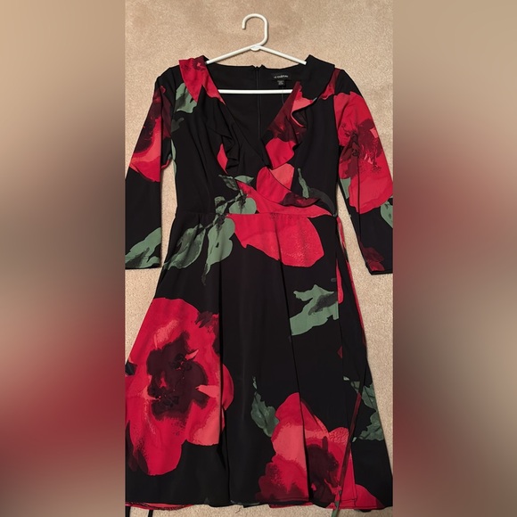 Flattering Faux Wrap Dress - Picture 2 of 2